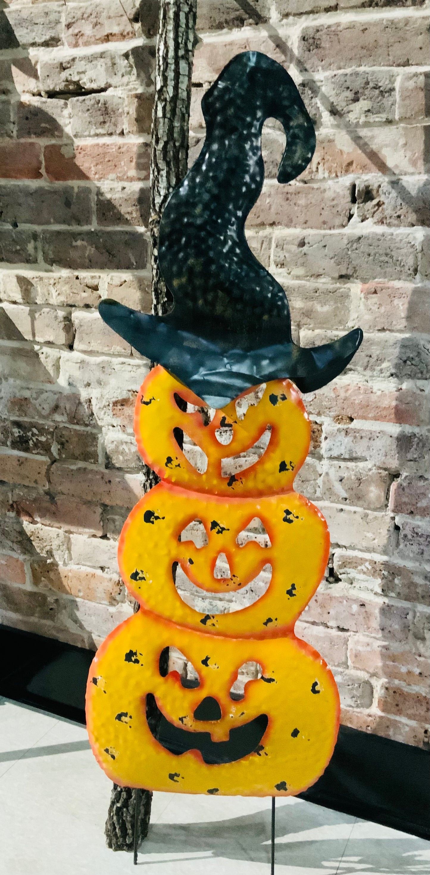 Stacked pumpkin metal sign